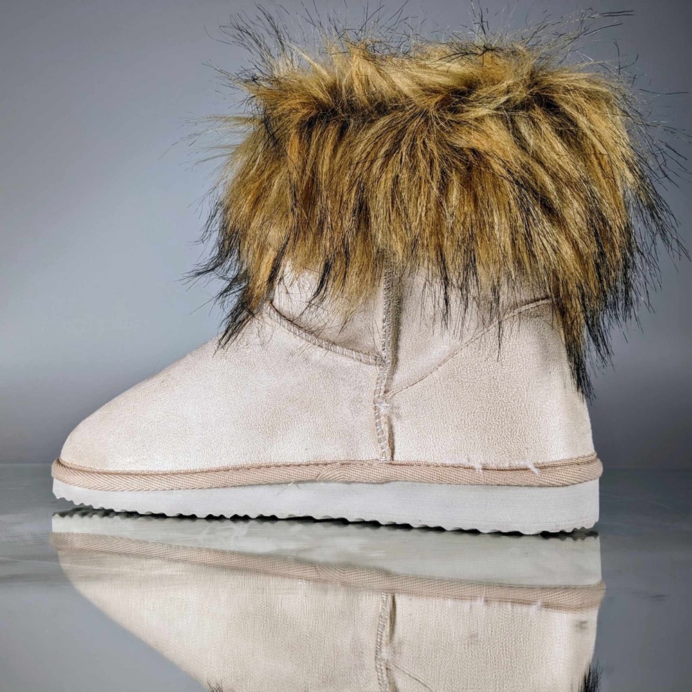 NWT ARRAY TELLURIDE FAUX FUR SLIP ON ANKLE BOOTS - 9